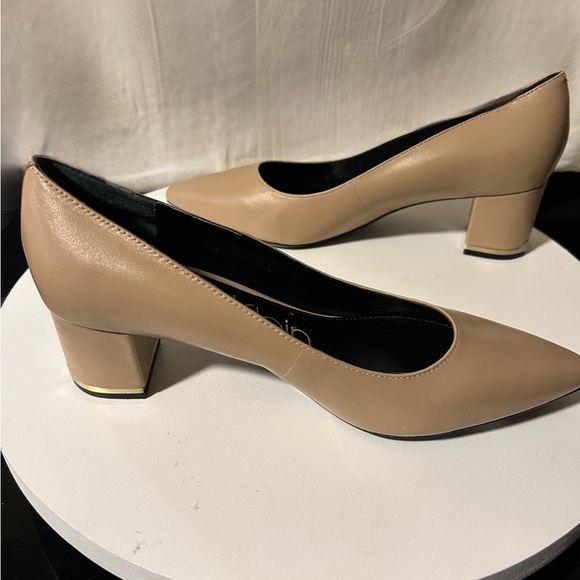 Calvin Klein Nita Pump, NWT--(62% OFF) - Picture 4 of 6